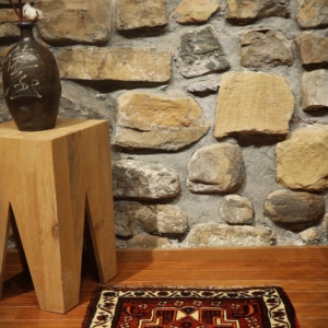 Semi-antique Qashqai rug from Iran. 50x50 cms