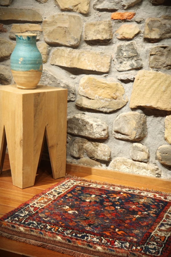 Alfombra semi antigua árabe, Irán. 63×66 cms