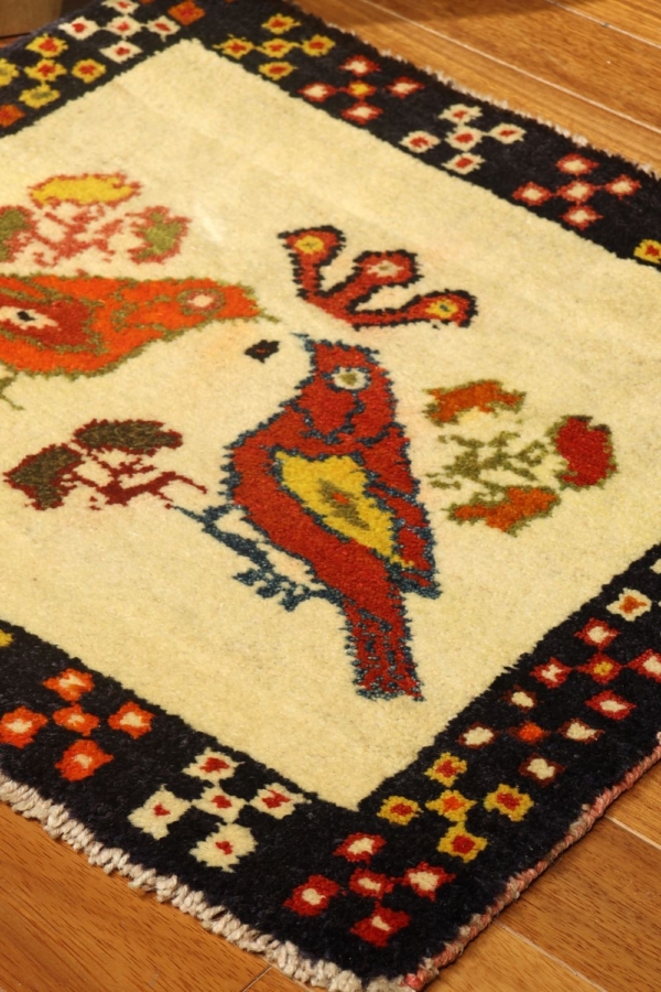 Vintage Qashqai rug from Iran. 62x60 cms - Image 2