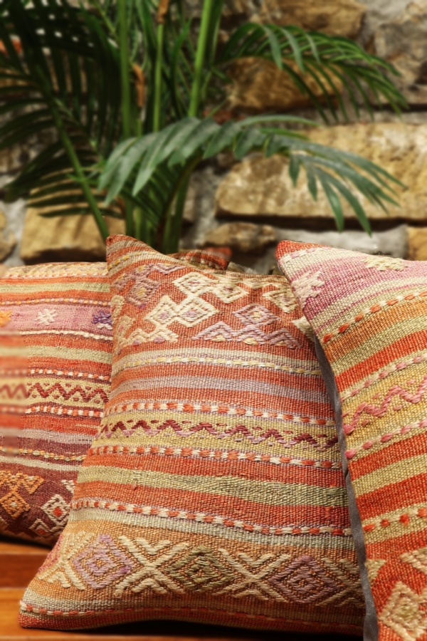 Kilim cushion, Turkey. 40×40 cms - Image 2