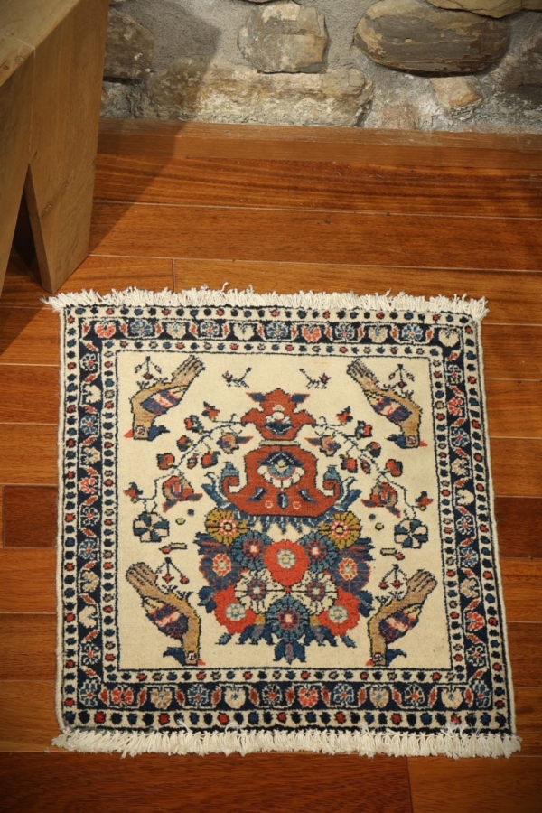 Semi-antique Afshar rug from Iran. 56x48 cms - Image 3