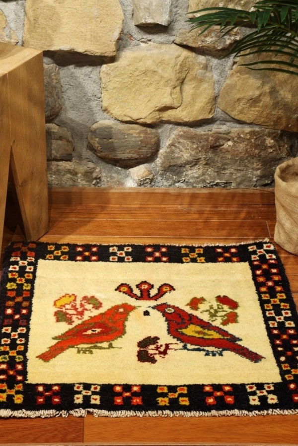 Vintage Qashqai rug from Iran. 62x60 cms - Image 3