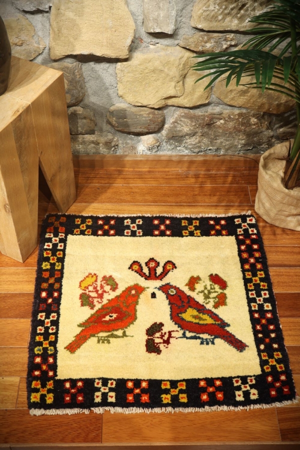 Vintage Qashqai rug from Iran. 62x60 cms - Image 5