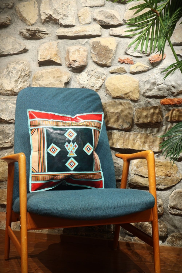 Tuareg leather cushion from Niger. 40×40 cms - Image 5