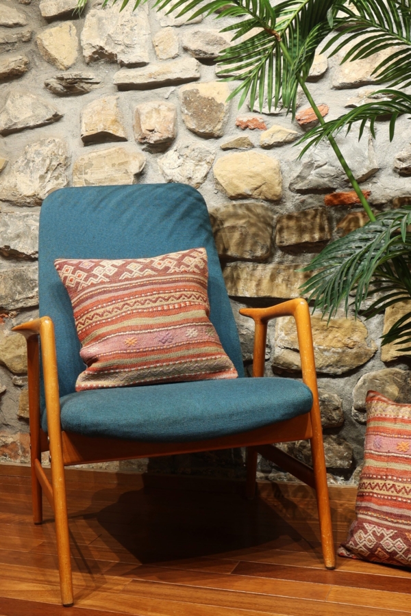 Kilim cushion, Turkey. 40×40 cms - Image 5