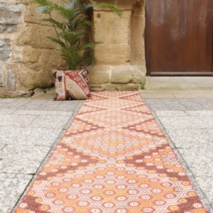 Kilim semi antiguo de Sivas, Turquía. 310x70 cms