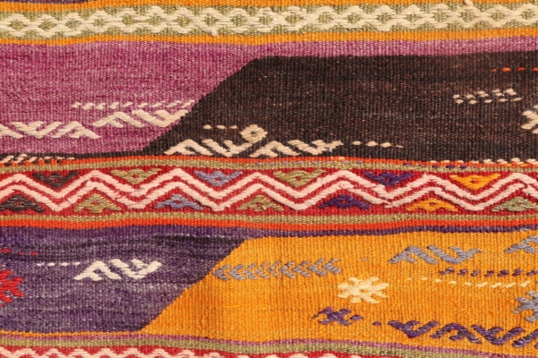 Vintage kilim from Selendi, Turkey. 114x113 cms - Image 4