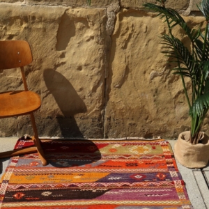 Kilim vintage Selendi, Turquía. 114x113 cms
