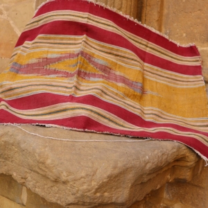 Textil antiguo de seda de Alepo, Siria. 95x56 cms