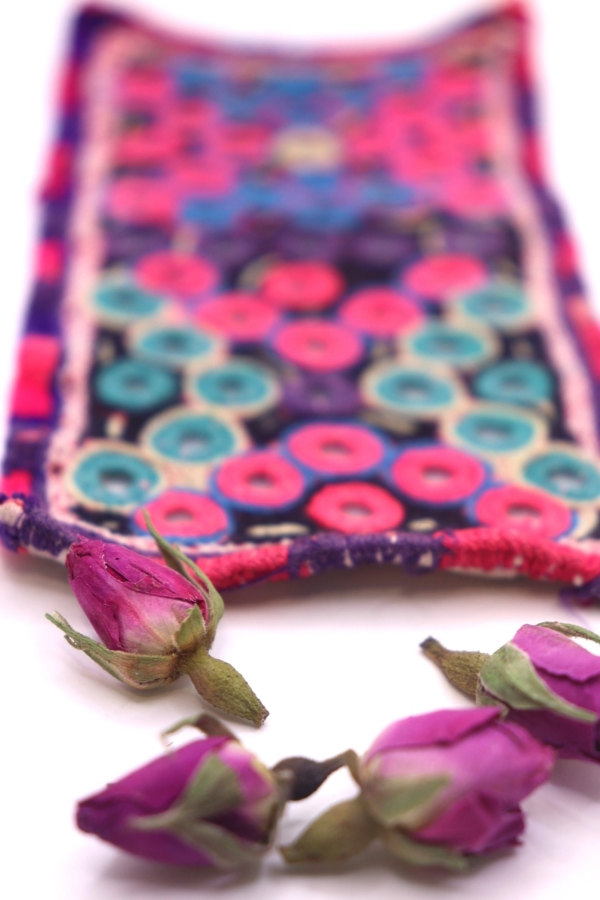 Vintage Gujarati textile from India. 15x8 cms - Image 2