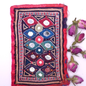 Vintage Gujarati textile from India. 13,5x9 cms