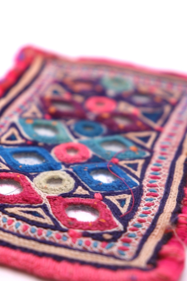 Textil vintage de Gujarat, India. 13,5x9 cms - Imagen 4