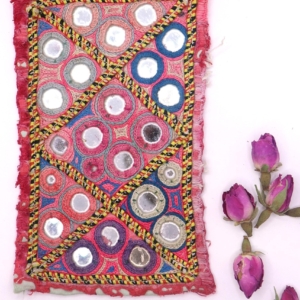 Textil vintage de Gujarat, India. 14,5x9 cms