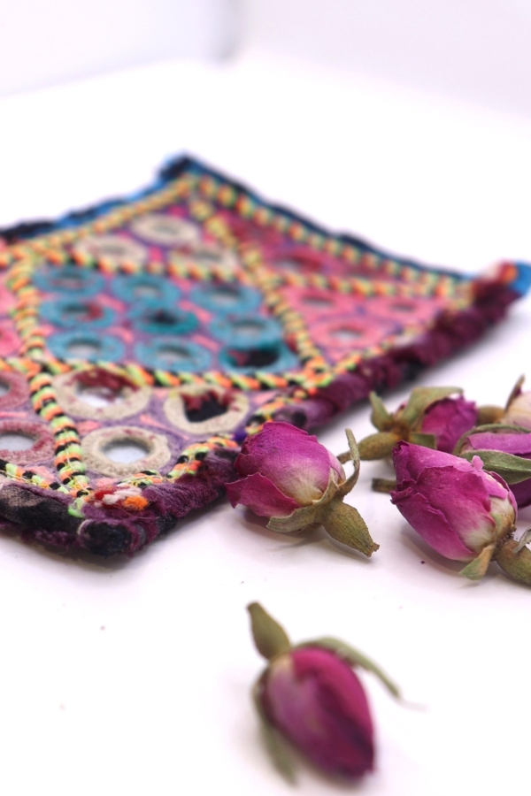 Vintage Gujarati textile from India. 13x9 cms - Image 2