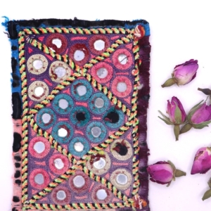 Textil vintage de Gujarat, India. 13x9 cms