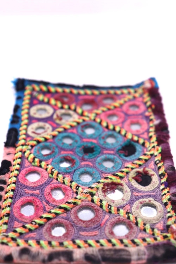 Vintage Gujarati textile from India. 13x9 cms - Image 3