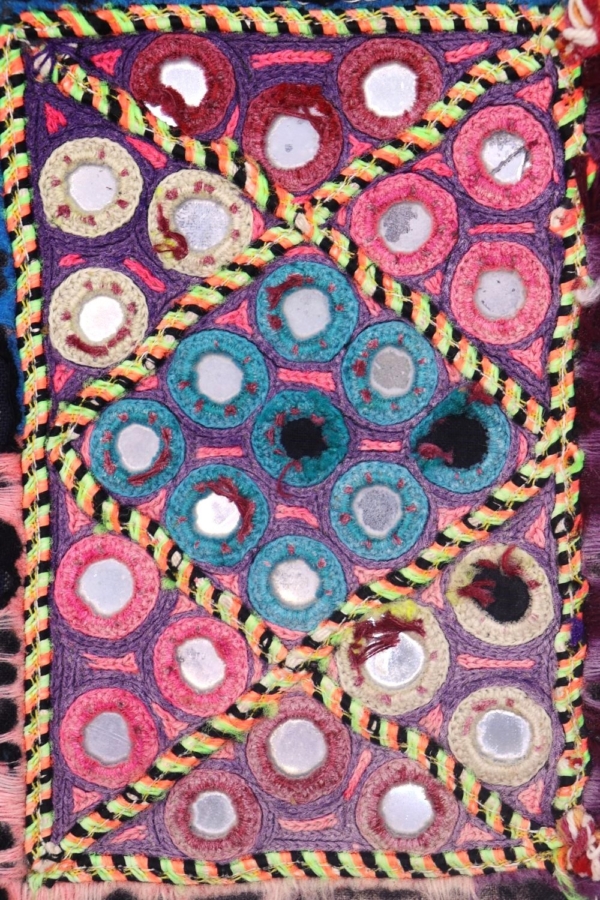 Vintage Gujarati textile from India. 13x9 cms - Image 4