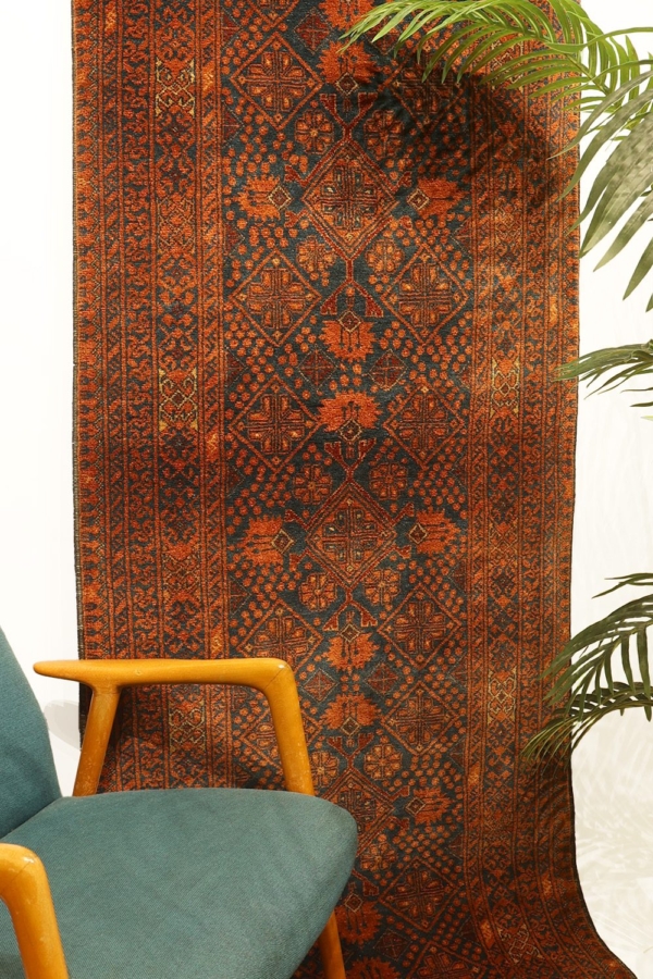 Semi-antique Turkman rug from Afghanistan. 281x86 cms