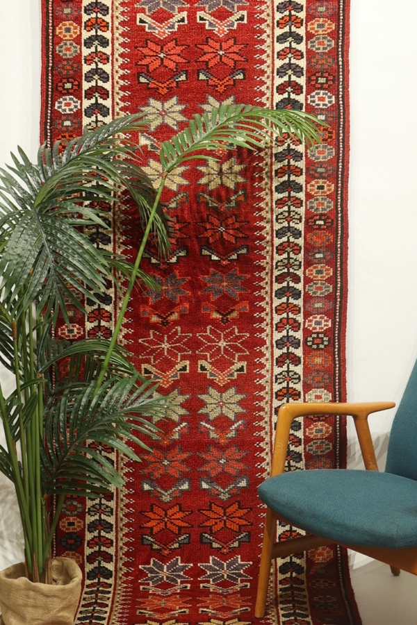 Vintage Kurdish Herki rug from Irak. 393x89 cms