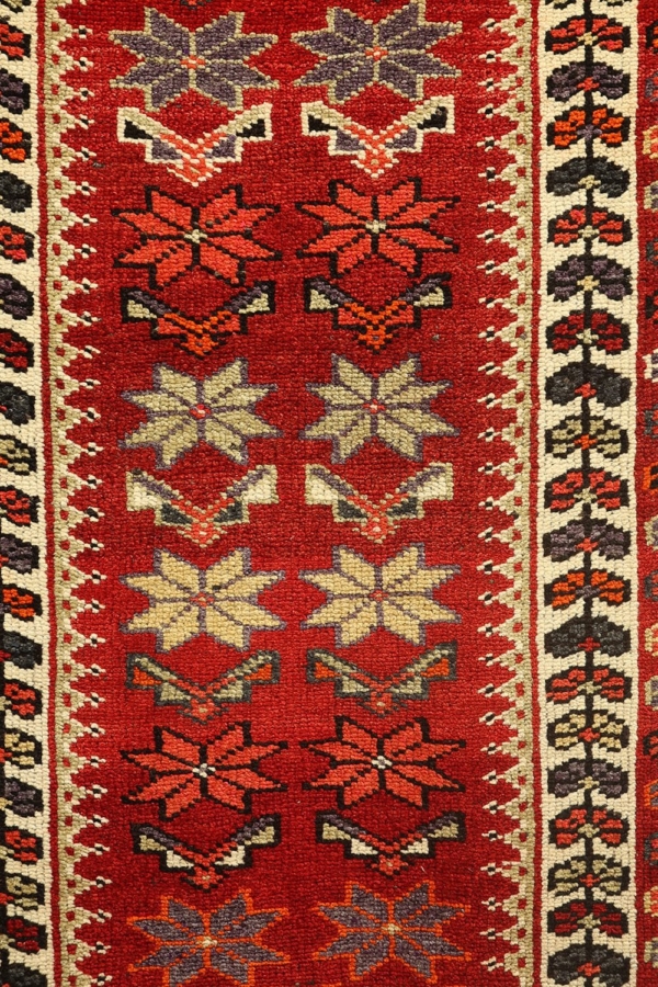 Vintage Kurdish Herki rug from Irak. 393x89 cms - Image 4
