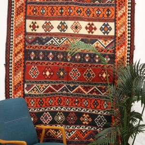 Kilim semi antiguo Qashqai, Irán. 291×160 cms