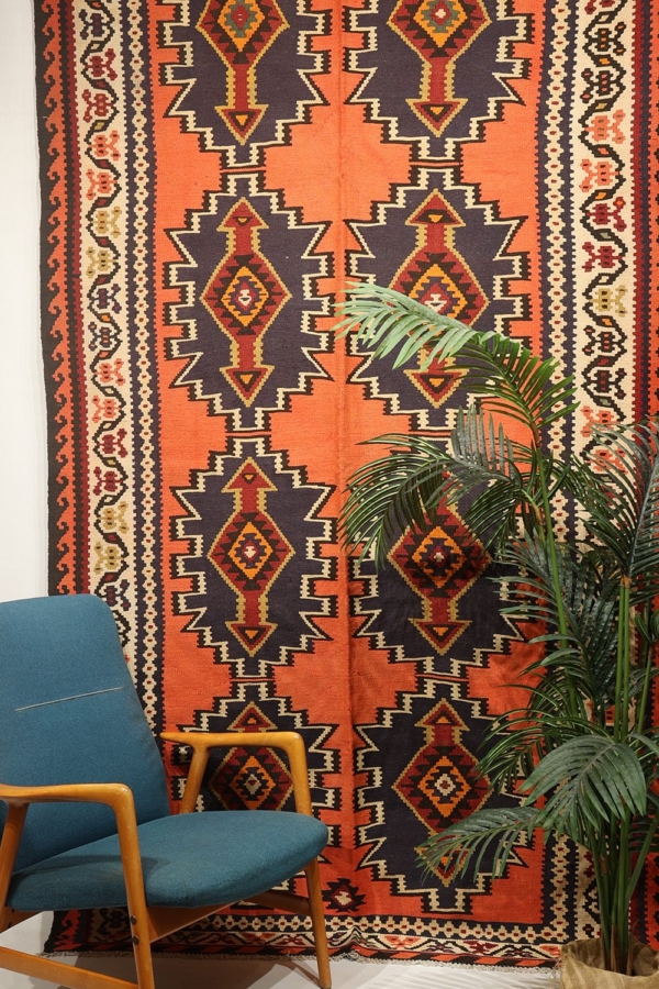 Kilim semi antiguo Shahsavan, Irán. 291×158 cms