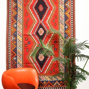 Kilim semi antiguo Qashqai, Irán. 280×159 cms