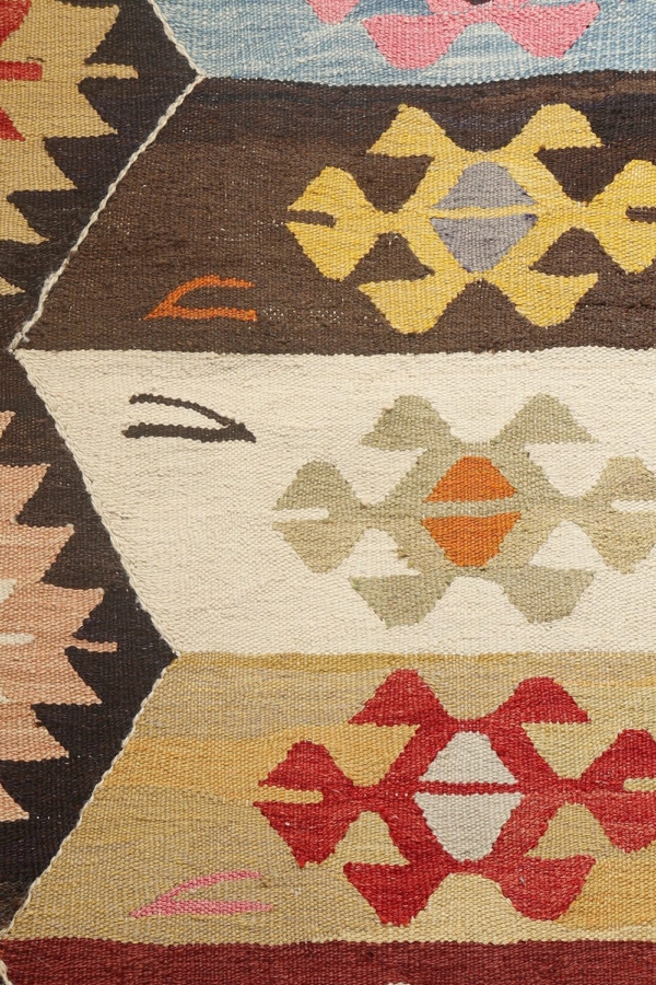 Konya kilim from Turkey. 351x257 cms - Image 4