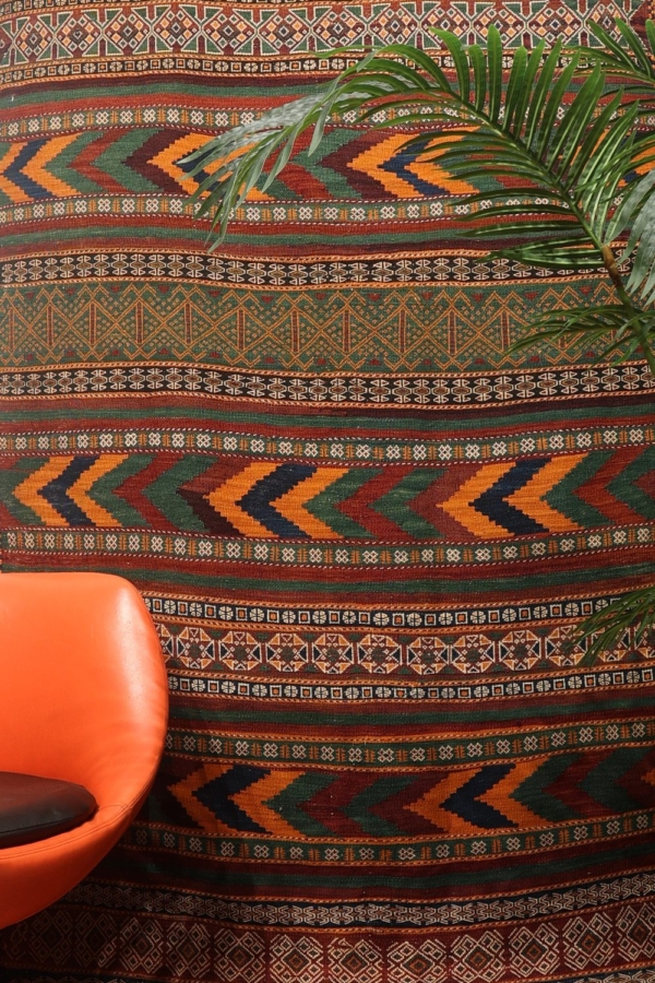 Kilim semi antiguo Baluch, Afganistán. 334x120 cms