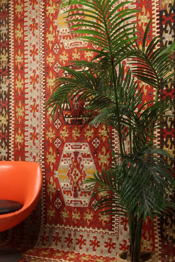 Kilim semi antiguo de Esme, Turquía. 317x160 cms