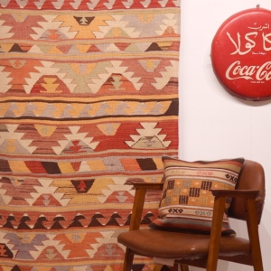 Kilim vintage de Afyon, Turquía. 265x92 cms