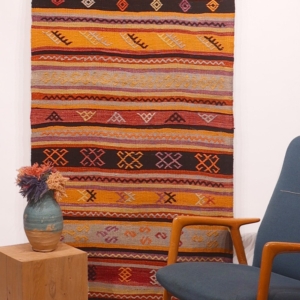 Vintage Denizli kilim from Turkey. 330x86 cms