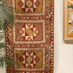 Kilim semi antiguo de Kozak, Turquía. 210x82 cms