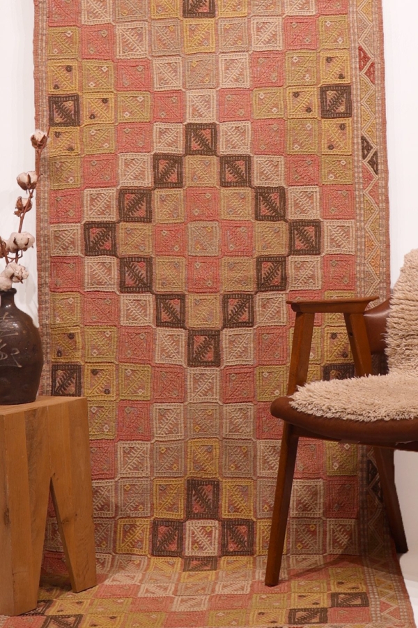 Kilim semi antiguo de Canakkale, Turquía. 275x90 cms
