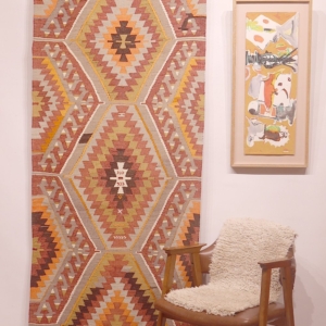 Kilim semi antiguo de Salihi, Turquía. 300x88 cms