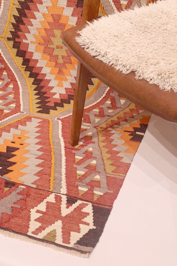 Semi-antique Salihi kilim from Turkey. 300x88 cms - Image 9