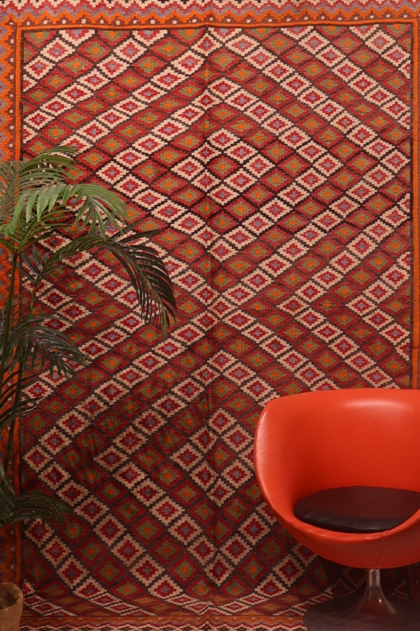 Semi-antique Arab kilim from Shiraz, Iran. 260x173 cms
