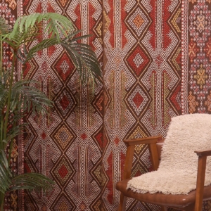 Kilim semi antiguo Kucuklu de Toros, Turquía. 275x148 cms