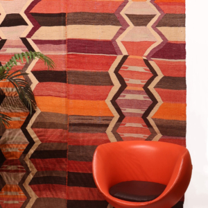 Kilim semi antiguo de Dazkiri, Turquía. 270x210 cms