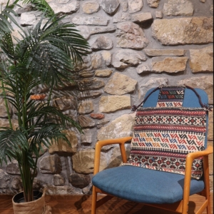 Bolsa de sal o namakdan semi antigua Árabe, Irán. 67x52 cms