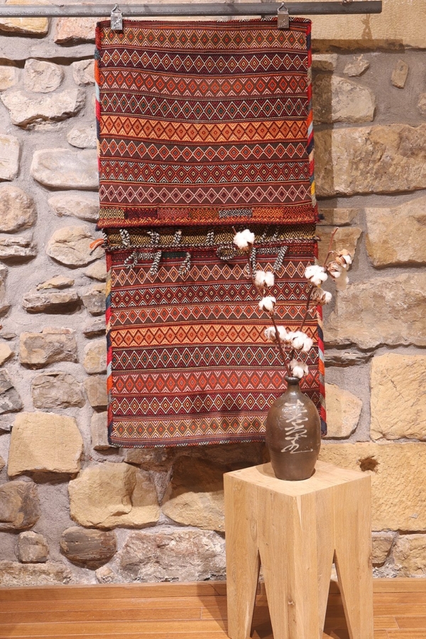Vintage Qashqai saddlebag or khorjin from Iran. 123x62 cms