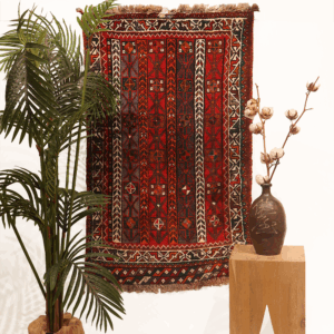 Semi-antique Shiraz rug from Iran. 121x75 cms