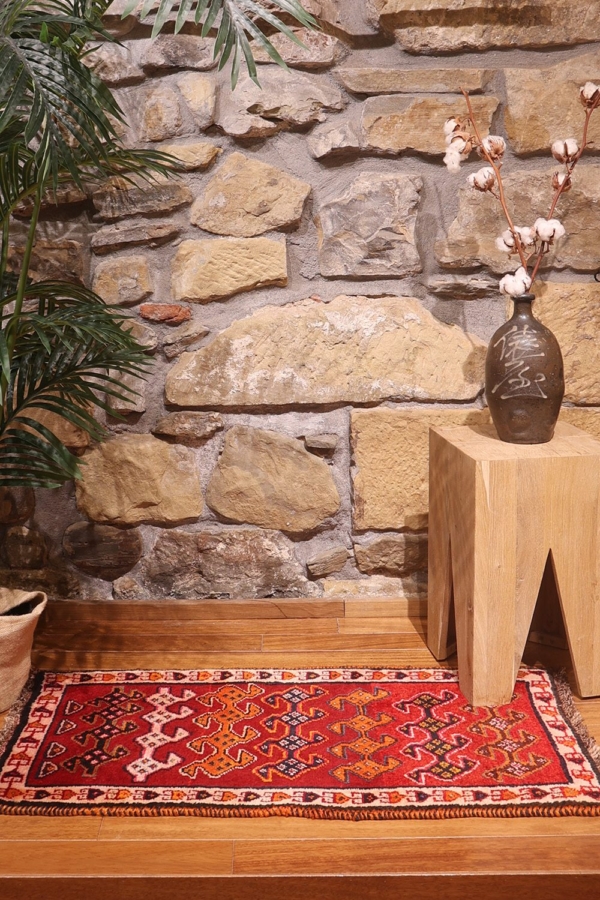 Vintage Qashqai rug from Iran. 95x46 cms