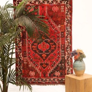 Vintage Shiraz rug from Iran. 123x82 cms
