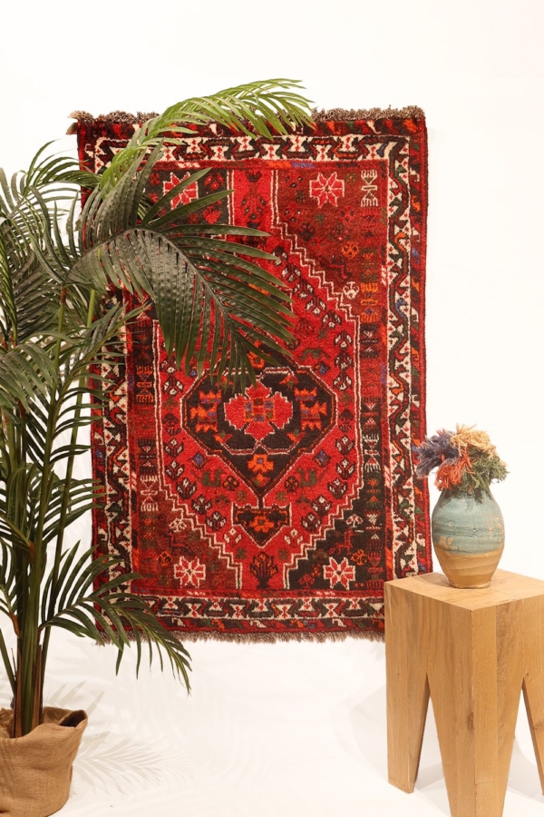 Alfombra vintage de Shiraz, Irán. 123x82 cms