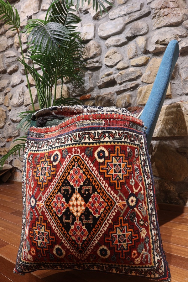 Semi-antique Qashqai saddlebag or khorjin from Iran. 110x52 cms - Image 4