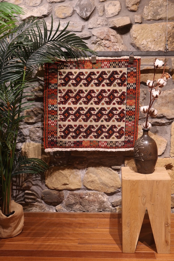 Semi-antique Qashqai kilim from Iran. 65x60 cms