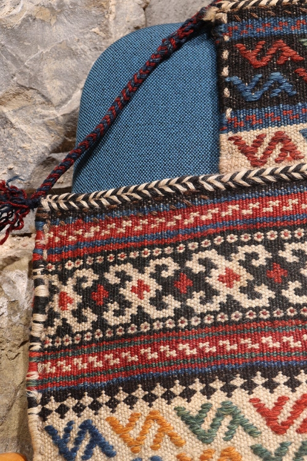 Bolsa de sal o namakdan semi antigua Árabe, Irán. 67x52 cms - Imagen 7