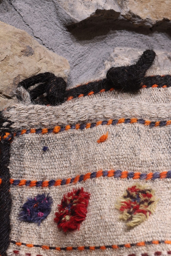 Vintage Qashqai saddlebag or khorjin from Iran. 129x65 cms - Image 6