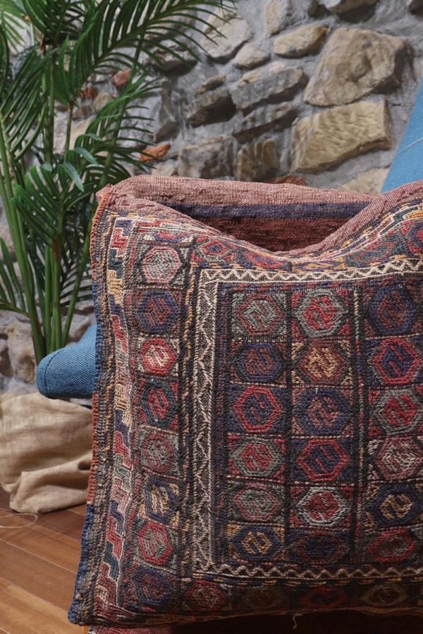 Semi-antique Baluch saddlebag or khorjin from Iran. 103x45 cms - Image 4